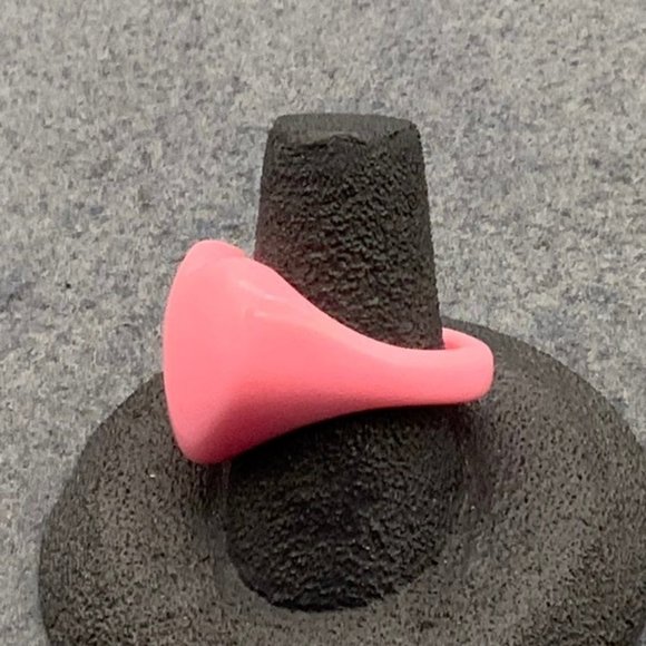 Pink Heart Acrylic Ring Size 8 Ladies Valentines Day Love Friendship - Picture 3 of 5